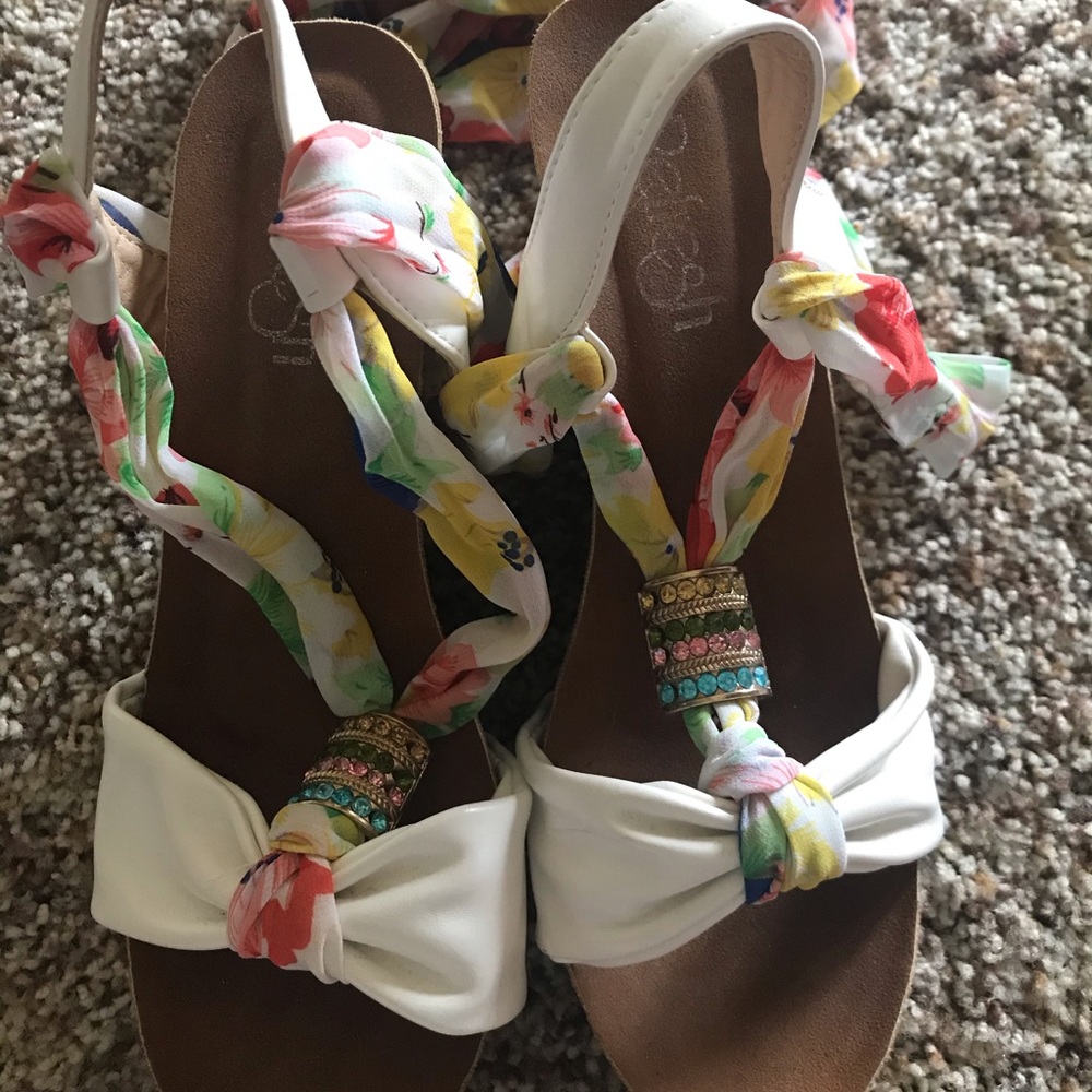 Floral wedges